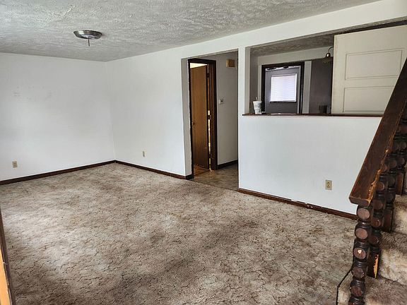 4th image of 414 W 1st St