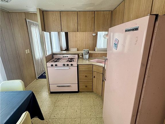 4th image of 8208 Walnut Rd
