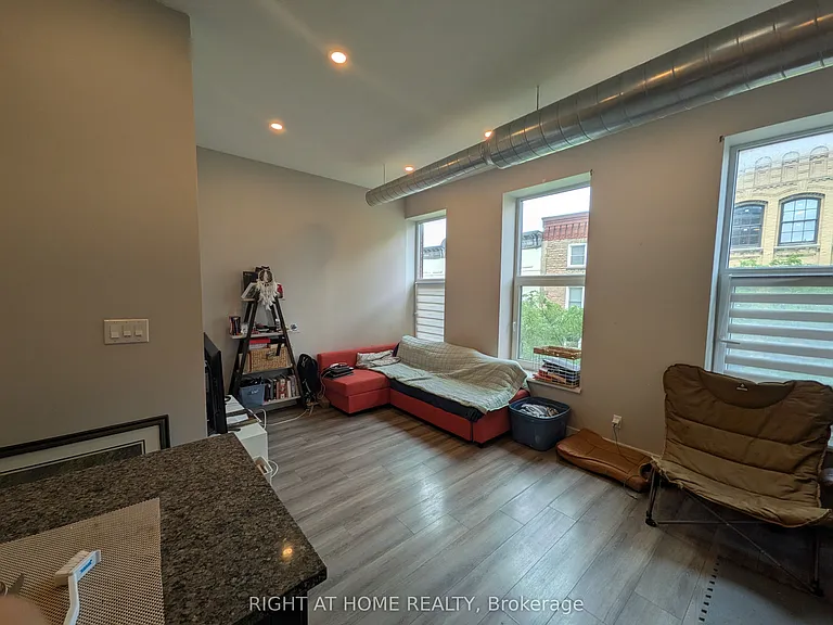 53.5 King St W #4 — Photo 2