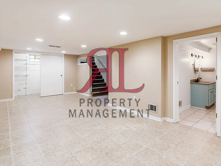 317 E Royal Forest Blvd — Photo 21