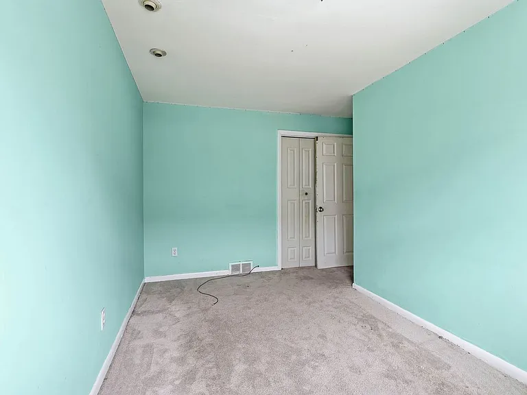 2217 Hoffnagle St — Photo 13