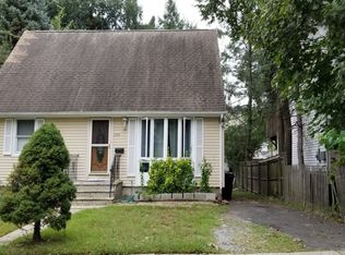 136 Washington Pl, Teaneck, NJ 07666