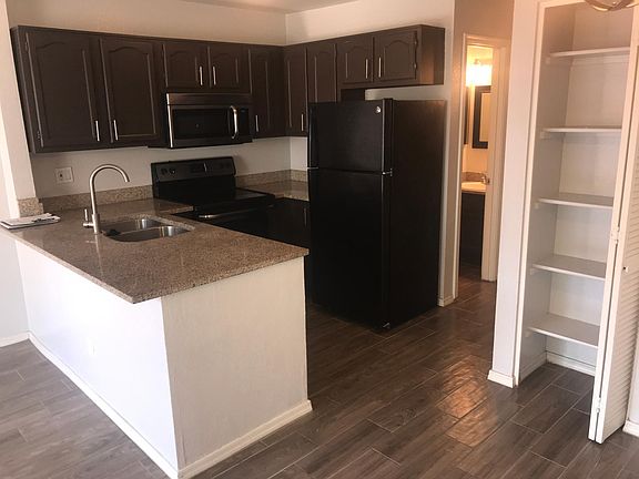 5th image of 2301 E University Dr
