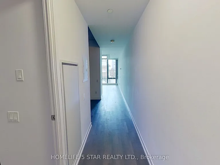 560 King St W #618 — Photo 11