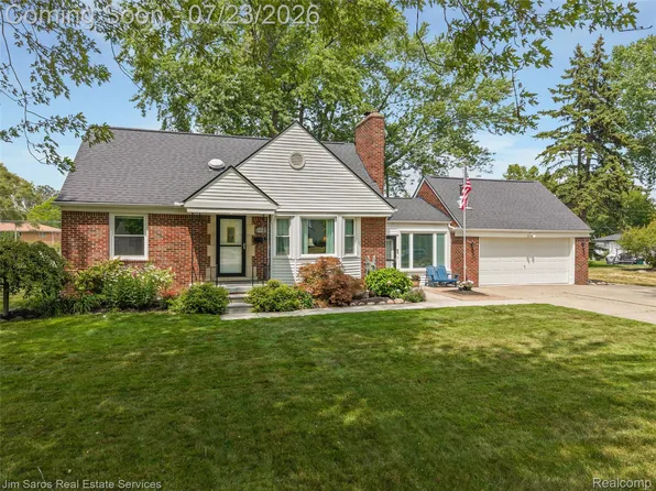 21225 Martin Rd, Saint Clair Shores, MI 48081