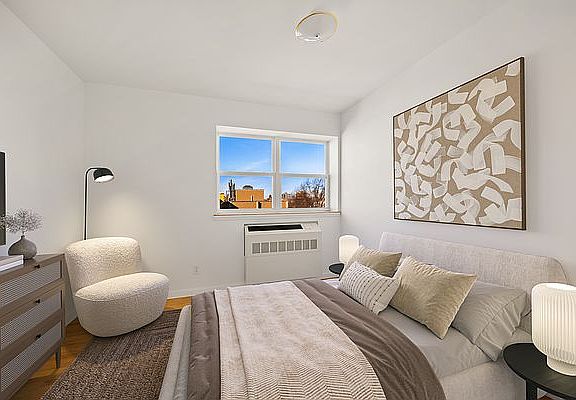 5th image of 2582 37th St APT 6C