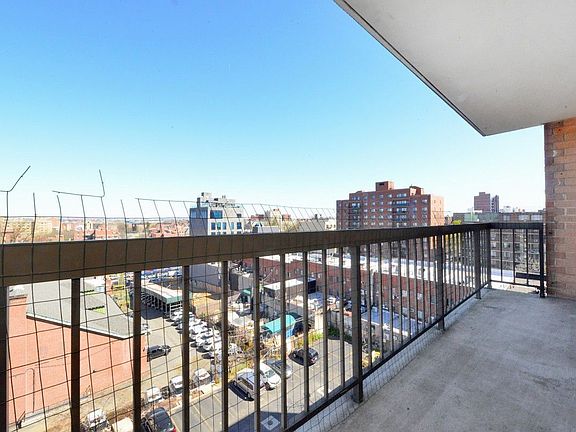 5th image of 13675 37th Ave APT 7H