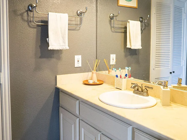 1818 N Fitzhugh Ave #8 — Photo 13