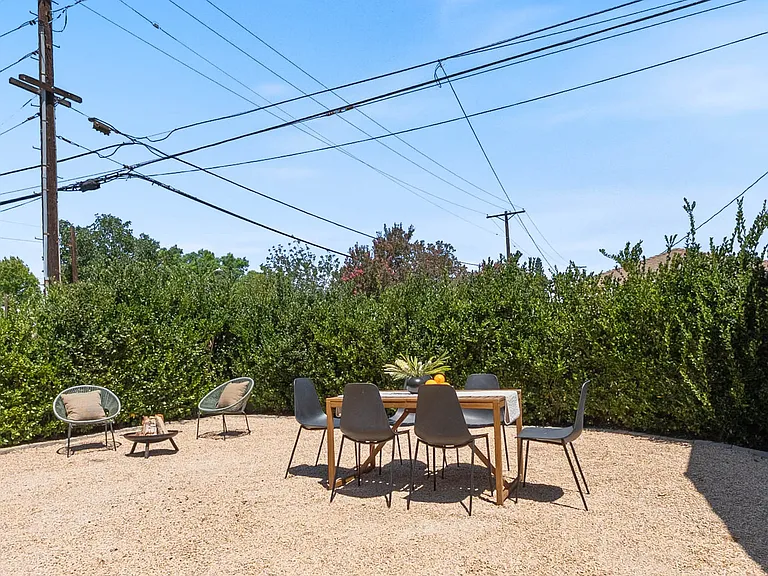 17453 Burbank Blvd — Photo 9