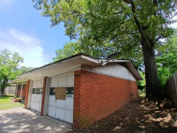1716 S Robison Rd, Texarkana, TX 75501