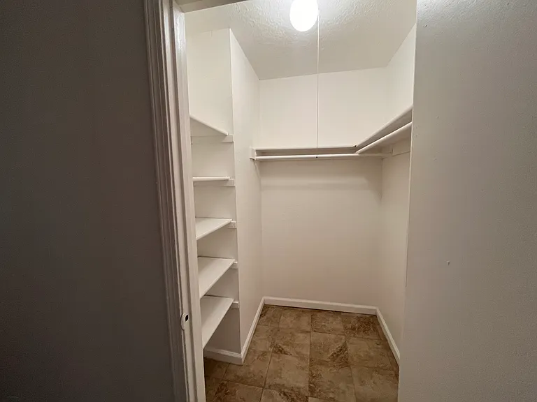 SAN MATEO SUITES — Photo 32