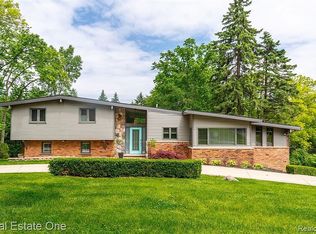 3660 Burning Tree Dr, Bloomfield Hills, MI 48302