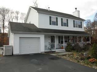 4 Leo Ln, New Windsor, NY 12553