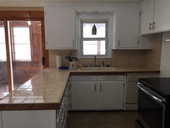 3rd image of 30 Bettez St