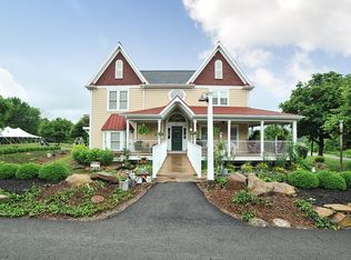 297 Chapel Dr, Ellwood City, PA 16117