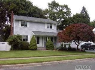 27 Shelton Ct, Commack, NY 11725