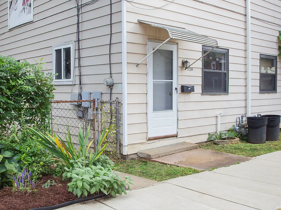 720 West St