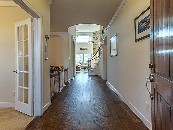 4th image of 67 W Wading Pond Cir
