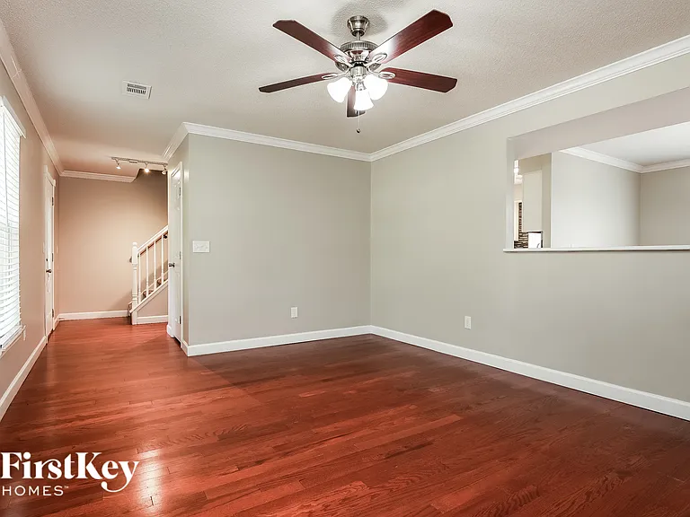 8405 Old Carriage Ct — Photo 4