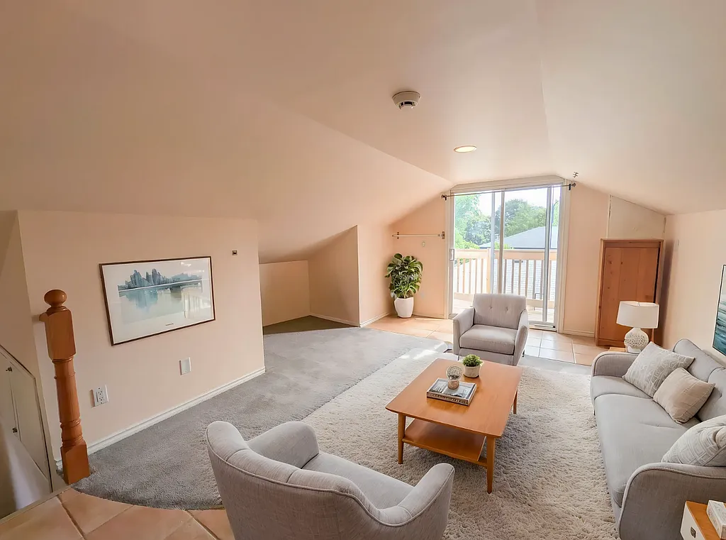 977 Parkhill Ave — Photo 1