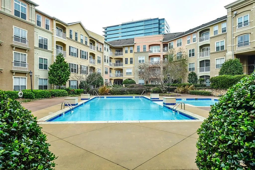 Brookhaven Condo — Photo 1