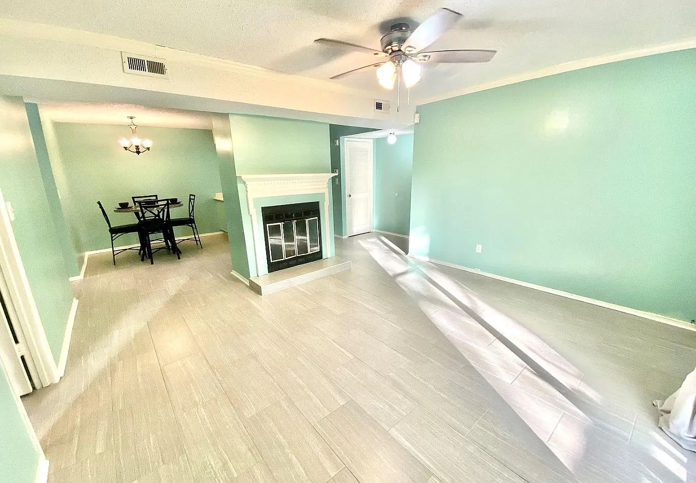2 bed, 2.0 bath, 984 sqft, $1,125 — Photo 2