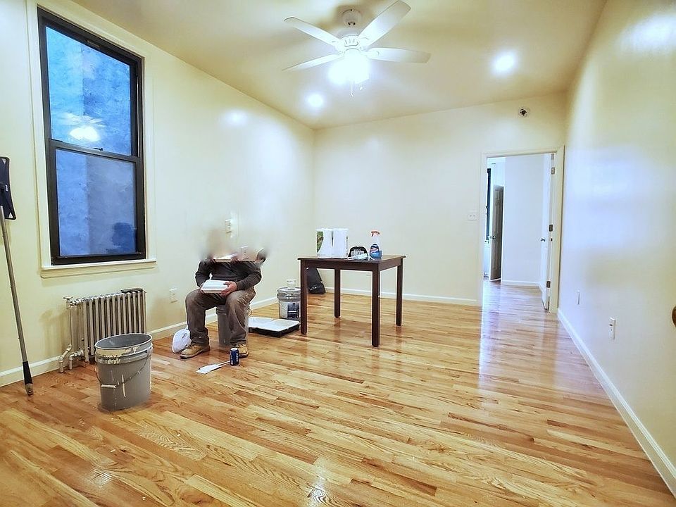 1st image of 836 Hart St #2B