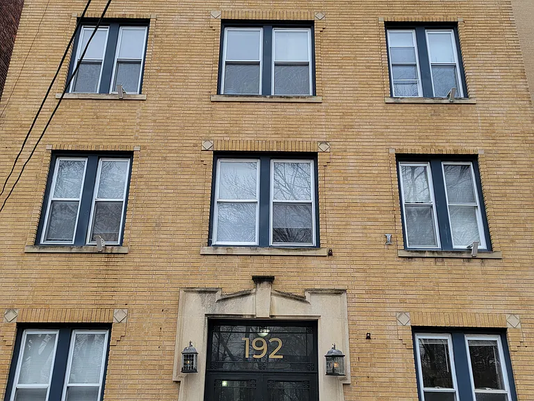 192 Kensington Ave #401 — Photo 1