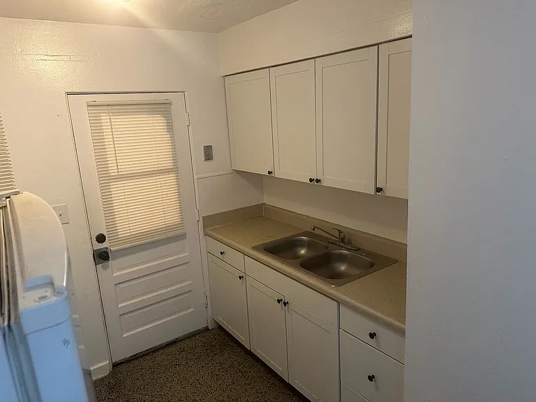 2109 S Mills Ave — Photo 5