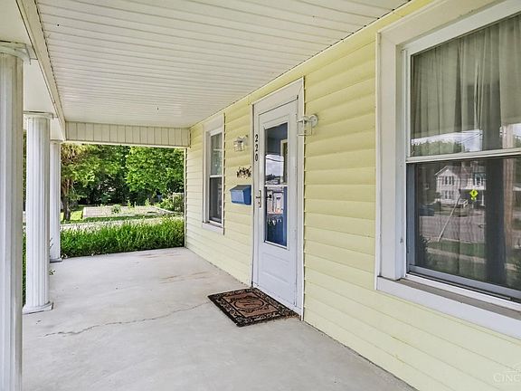 3rd image of 220 Victoria Ave
