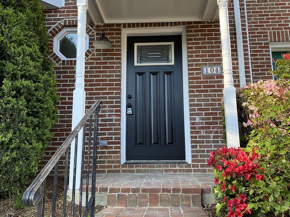 2nd image of 104 Barrie Pl