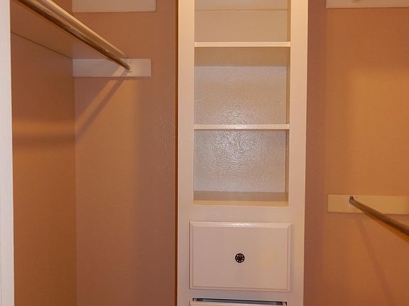 5th image of 612 Woodhaven Pl
