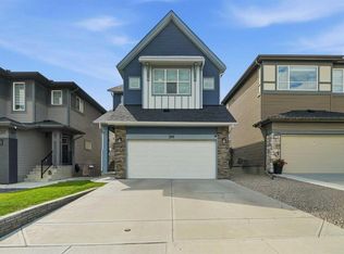 206 E Lucas Cres NW, Calgary, AB T3P 1M8
