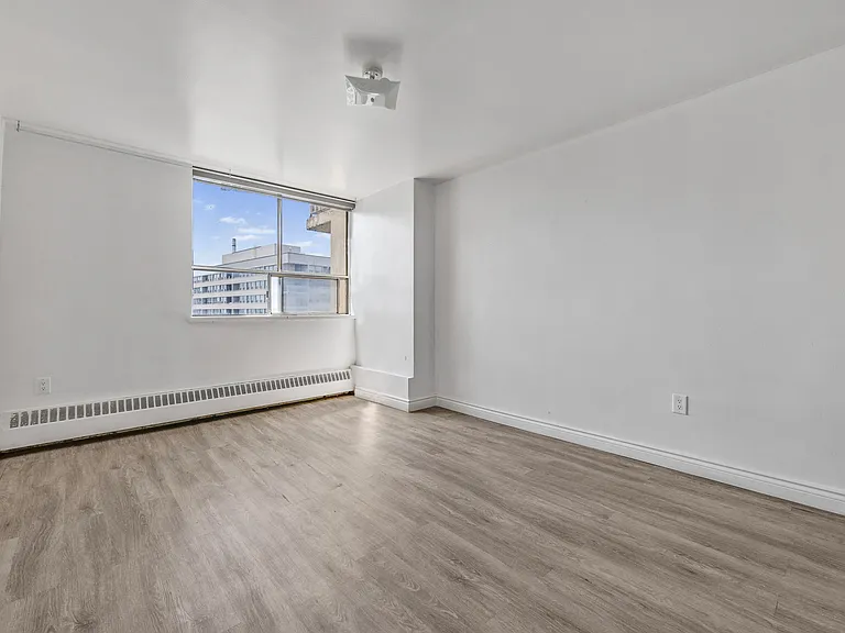 65 Thorncliffe Park Dr #1807 — Photo 16
