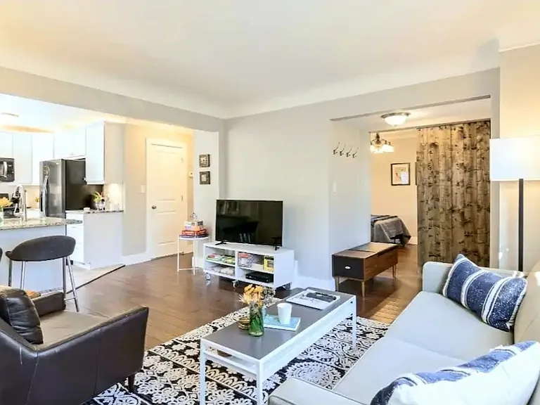 407 N Kenwood Ave — Photo 3
