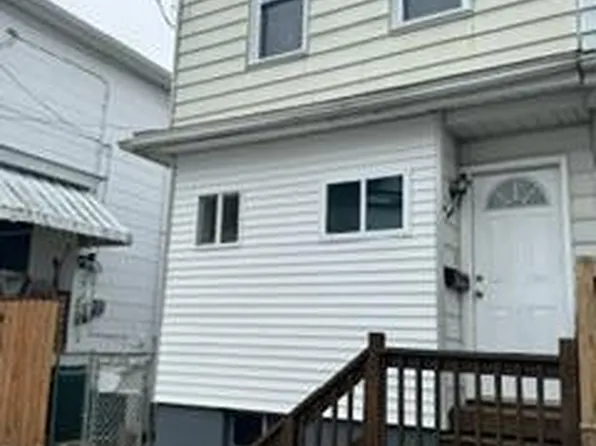 220 N Walnut St, Summit Hill, PA 18250