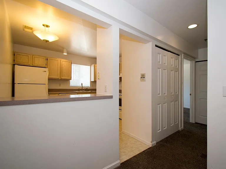 1117 Plymouth Dr — Photo 5