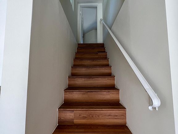 3rd image of 4325 Briggs Ave