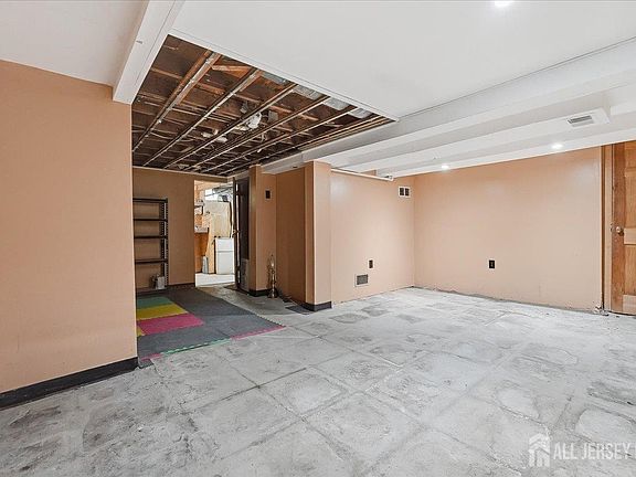 3rd image of 775 Cliffwood Ave
