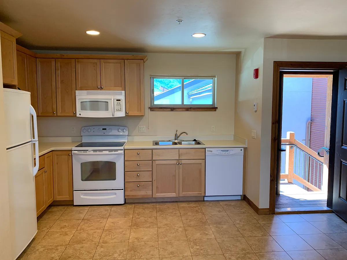 Building Photo - 524 Galena St #202