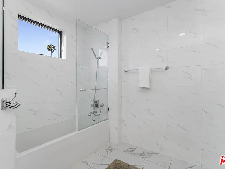 137 N Doheny Dr #3 — Photo 12