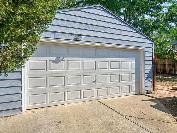 3rd image of 1212 Mackay Ct