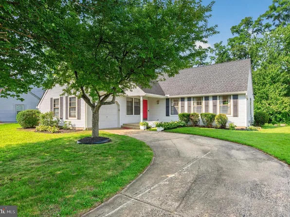32 Hemlock Dr, Blackwood, NJ 08012