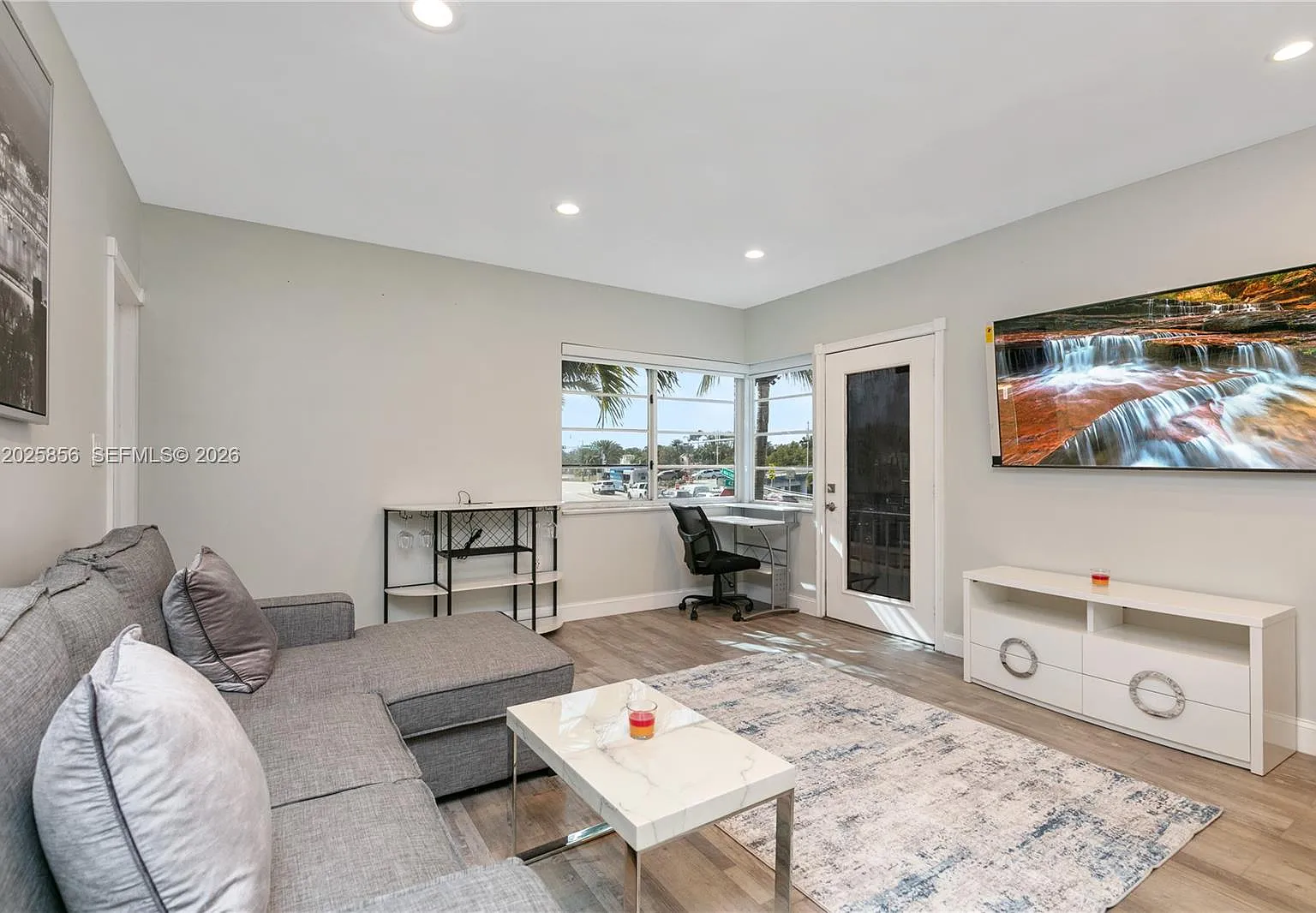 Waterside Condo — Photo 4