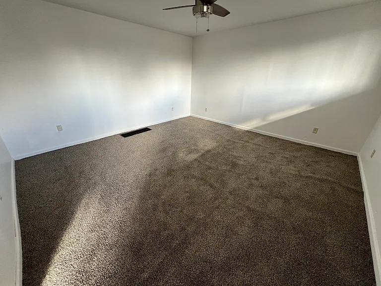 633 Baker St — Photo 13