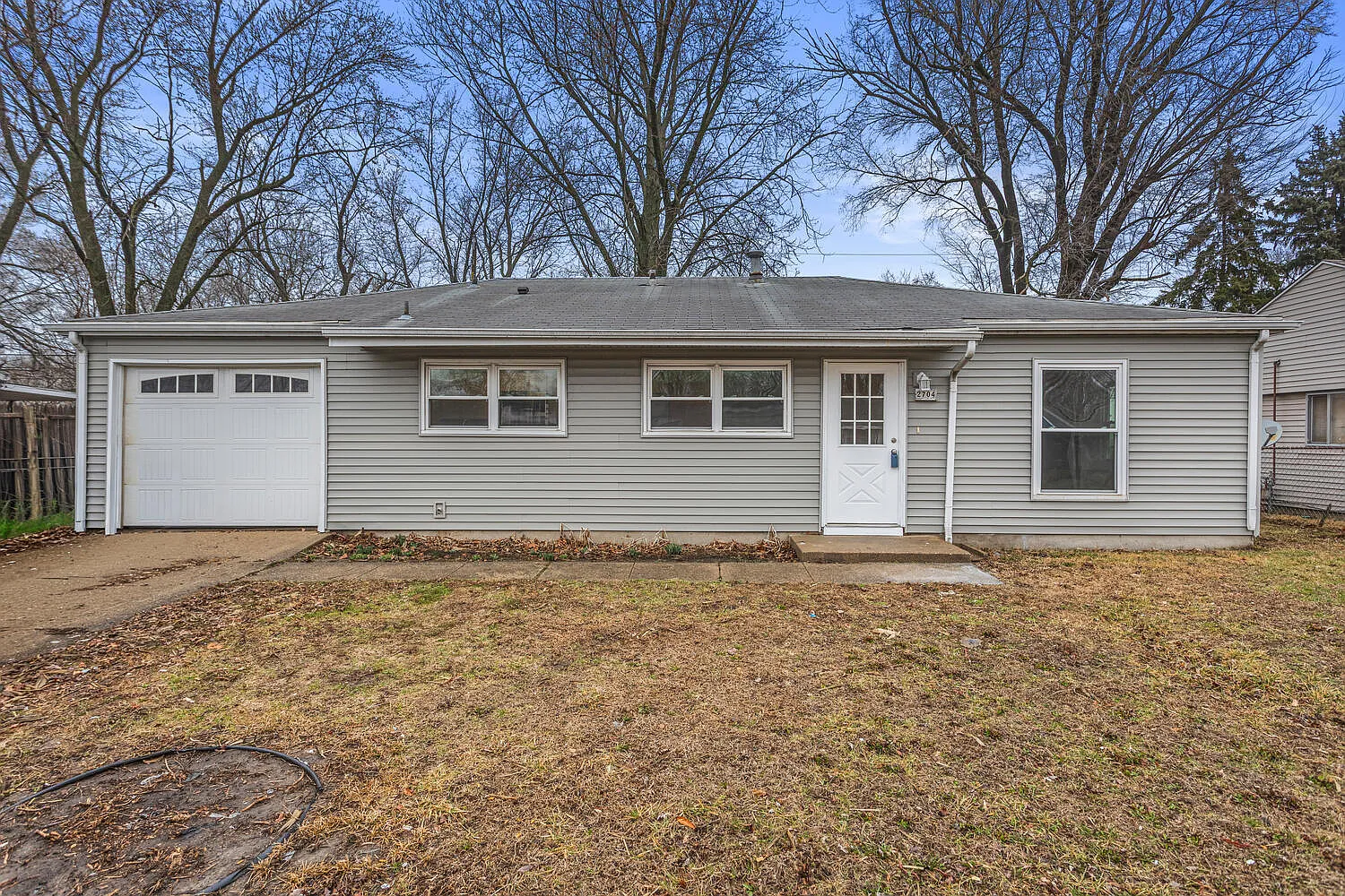 2704 W Kirby Ave photo 1