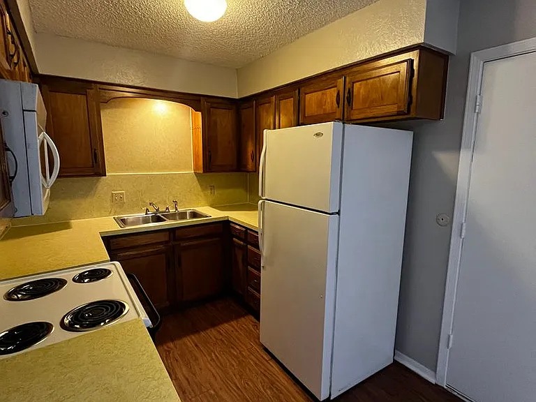 623 Overlook Ct — Photo 5