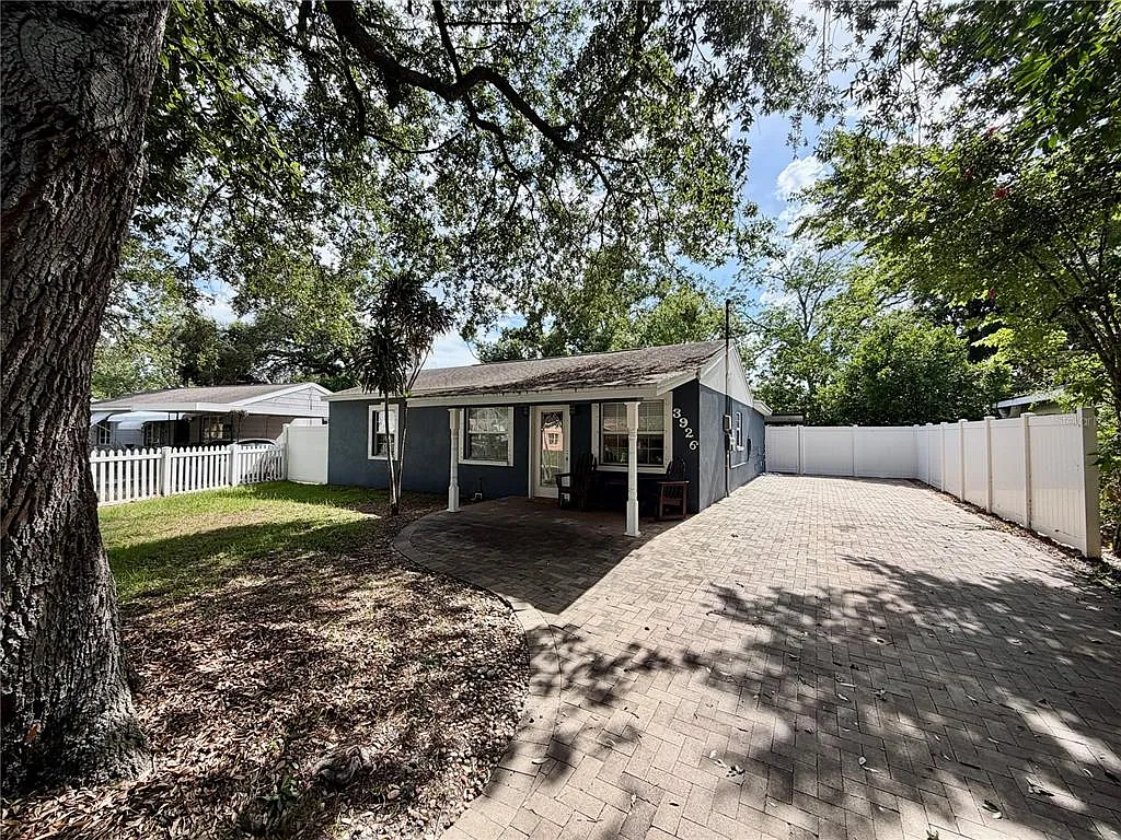 3 bed, 2.0 bath, 1404 sqft, $2,800 — Photo 2