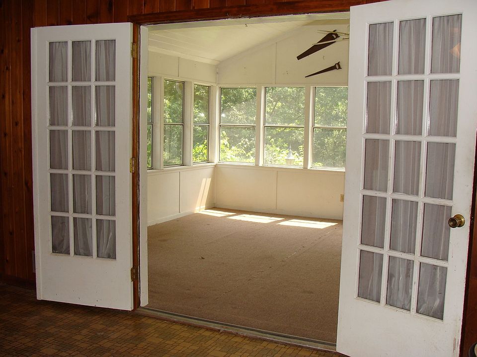 Enclosed Sun Porch w/A/C