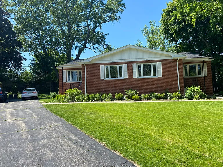 560 Ivy Ct #1 — Photo 1